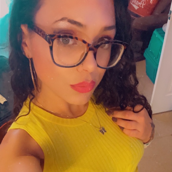 Meet your Posher, Alisha - Picture 3 of 3